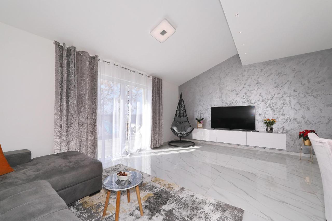 Apartment Chiara *